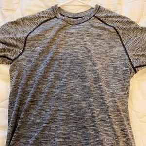 XS men’s lululemon grey t shirt